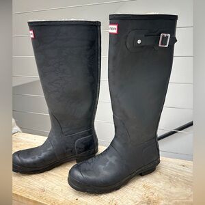 Rare HUNTER black textured tall rain boots winter snow vacation athleisure 9